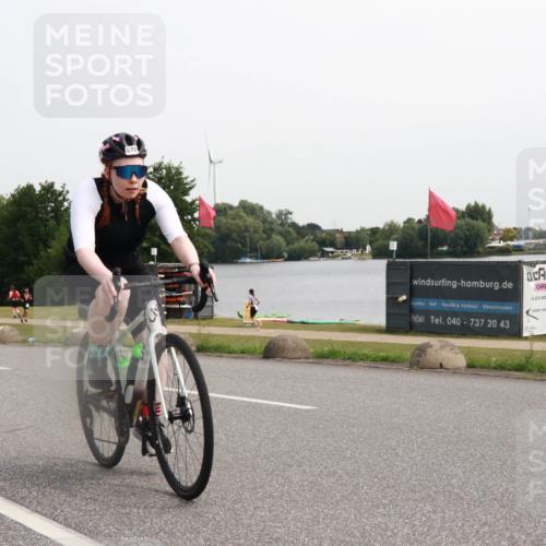 15.06.2025 - 27. Vierlanden-Triathlon H.Heesch http://msf.ph/oto/8013911 15.06.2025 11:12:43 Radfahren 553, 572, 578 meine-sportfotos.de