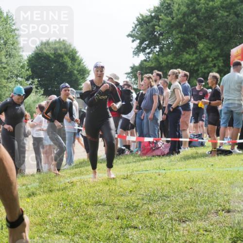 15.06.2025 - 27. Vierlanden-Triathlon KatJ http://msf.ph/oto/8013916 15.06.2025 10:15:00 Schwimmen 476, 521, 525, 528, 570, 592, 593, 605, 608, 1397 meine-sportfotos.de