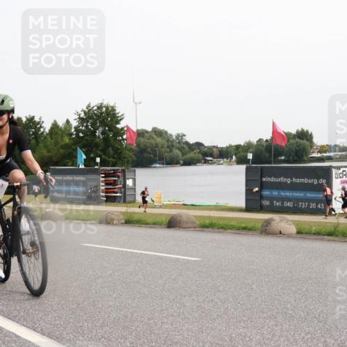 15.06.2025 - 27. Vierlanden-Triathlon H.Heesch http://msf.ph/oto/8013917 15.06.2025 11:12:47 Radfahren 500, 572, 578 meine-sportfotos.de