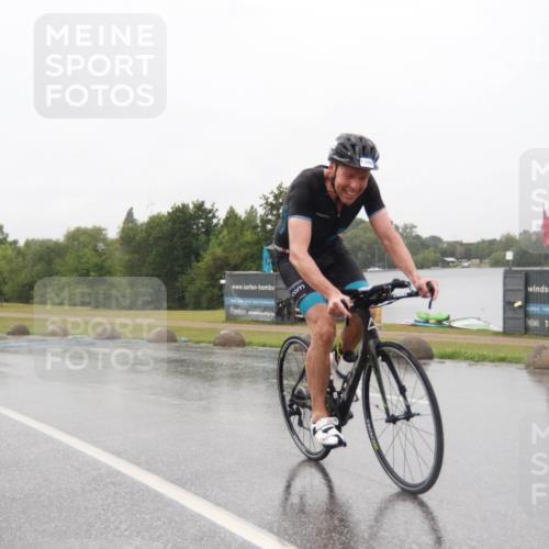 21.06.2025 - 27. Vierlanden-Triathlon H.Heesch http://msf.ph/oto/8013929 15.06.2025 13:56:28 Radfahren 1306, 1317 meine-sportfotos.de