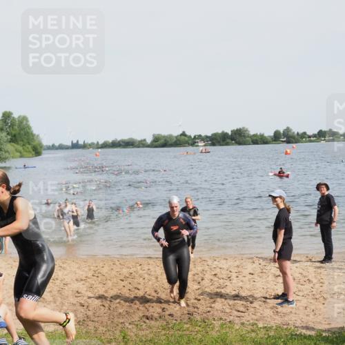 21.06.2025 - 27. Vierlanden-Triathlon MichiJ http://msf.ph/oto/8013938 15.06.2026 10:15:44 Schwimmen 483, 505, 509, 564, 577, 590, 630 meine-sportfotos.de