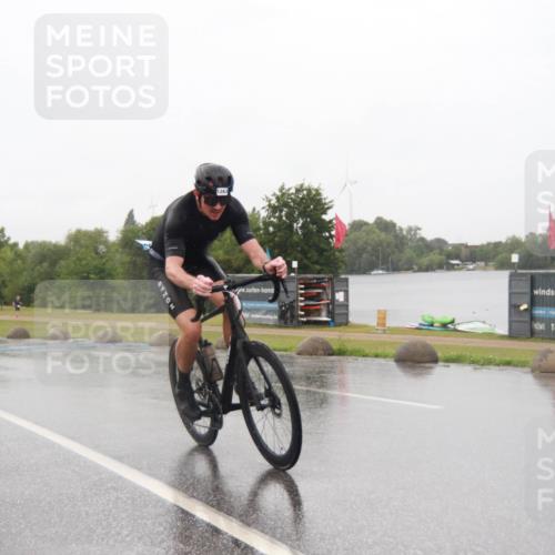 21.06.2025 - 27. Vierlanden-Triathlon H.Heesch http://msf.ph/oto/8013939 15.06.2025 13:56:36 Radfahren 1258, 1263 meine-sportfotos.de