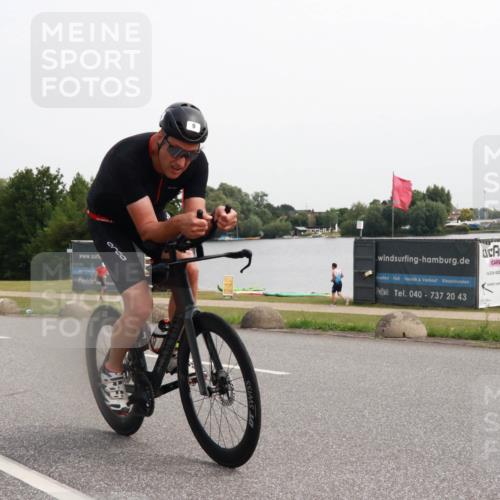 15.06.2025 - 27. Vierlanden-Triathlon H.Heesch http://msf.ph/oto/8013941 15.06.2025 11:13:22 Radfahren 9, 134, 223 meine-sportfotos.de