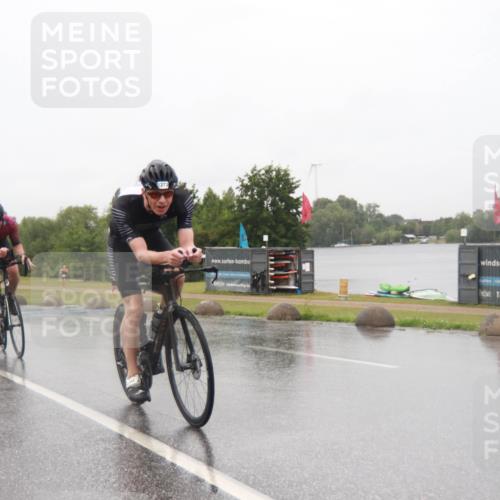 21.06.2025 - 27. Vierlanden-Triathlon H.Heesch http://msf.ph/oto/8013948 15.06.2025 13:56:41 Radfahren 1263, 1273, 1300 meine-sportfotos.de