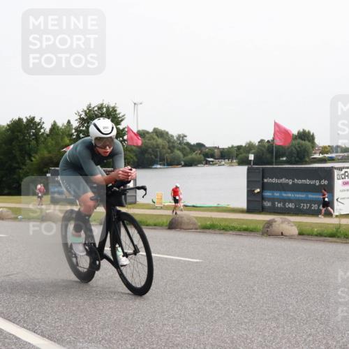 15.06.2025 - 27. Vierlanden-Triathlon H.Heesch http://msf.ph/oto/8013952 15.06.2025 11:13:32 Radfahren 132, 202, 837 meine-sportfotos.de