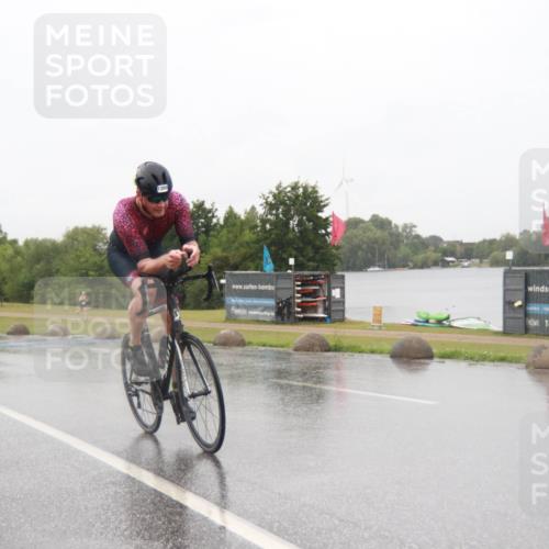 21.06.2025 - 27. Vierlanden-Triathlon H.Heesch http://msf.ph/oto/8013953 15.06.2025 13:56:42 Radfahren 1263, 1273, 1300 meine-sportfotos.de