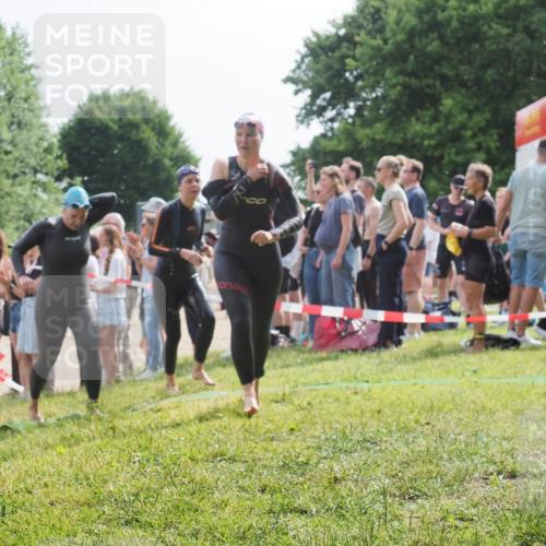 15.06.2025 - 27. Vierlanden-Triathlon KatJ http://msf.ph/oto/8013964 15.06.2025 10:15:00 Schwimmen 476, 521, 525, 528, 570, 592, 593, 605, 608, 1397 meine-sportfotos.de