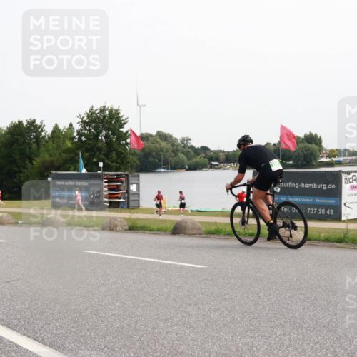 15.06.2025 - 27. Vierlanden-Triathlon H.Heesch http://msf.ph/oto/8013972 15.06.2025 11:13:35 Radfahren 132, 202, 841 meine-sportfotos.de