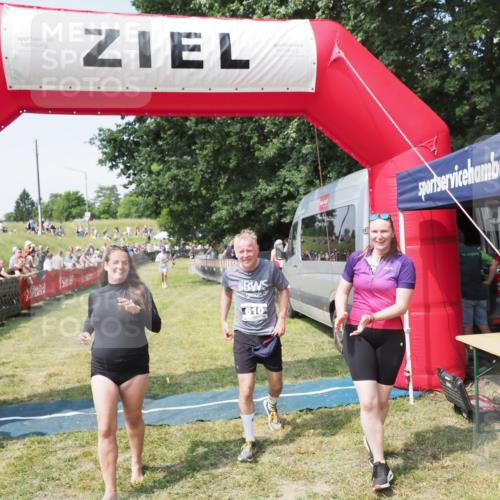 21.06.2025 - 27. Vierlanden-Triathlon MichiJ http://msf.ph/oto/8013984 15.06.2026 11:30:54 Ziel 610 meine-sportfotos.de