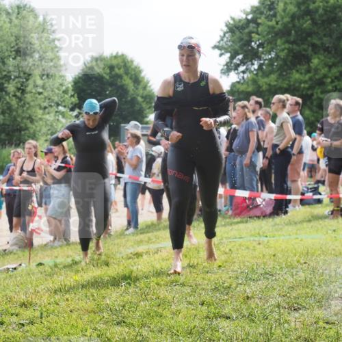 15.06.2025 - 27. Vierlanden-Triathlon KatJ http://msf.ph/oto/8013992 15.06.2025 10:15:01 Schwimmen 476, 521, 525, 528, 570, 592, 593, 605, 608, 1397 meine-sportfotos.de