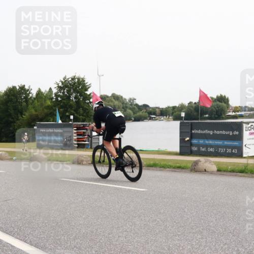 15.06.2025 - 27. Vierlanden-Triathlon H.Heesch http://msf.ph/oto/8014010 15.06.2025 11:13:47 Radfahren 734, 773 meine-sportfotos.de
