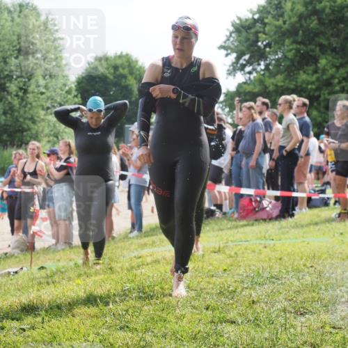 15.06.2025 - 27. Vierlanden-Triathlon KatJ http://msf.ph/oto/8014021 15.06.2025 10:15:01 Schwimmen 476, 521, 525, 528, 570, 592, 593, 605, 608, 1397 meine-sportfotos.de