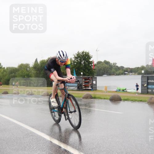 21.06.2025 - 27. Vierlanden-Triathlon H.Heesch http://msf.ph/oto/8014031 15.06.2025 13:57:52 Radfahren 1239 meine-sportfotos.de