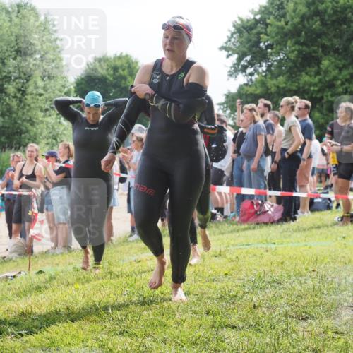 15.06.2025 - 27. Vierlanden-Triathlon KatJ http://msf.ph/oto/8014032 15.06.2025 10:15:01 Schwimmen 476, 521, 525, 528, 570, 592, 593, 605, 608, 1397 meine-sportfotos.de