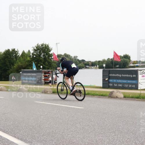 15.06.2025 - 27. Vierlanden-Triathlon H.Heesch http://msf.ph/oto/8014034 15.06.2025 11:14:09 Radfahren 763 meine-sportfotos.de