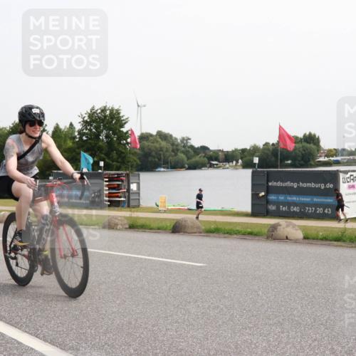15.06.2025 - 27. Vierlanden-Triathlon H.Heesch http://msf.ph/oto/8014051 15.06.2025 11:14:17 Radfahren 248, 503, 763, 781 meine-sportfotos.de