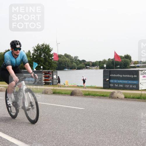 15.06.2025 - 27. Vierlanden-Triathlon H.Heesch http://msf.ph/oto/8014056 15.06.2025 11:14:24 Radfahren 160 meine-sportfotos.de