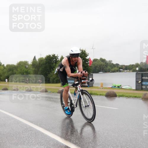 21.06.2025 - 27. Vierlanden-Triathlon H.Heesch http://msf.ph/oto/8014071 15.06.2025 13:59:59 Radfahren 1237 meine-sportfotos.de