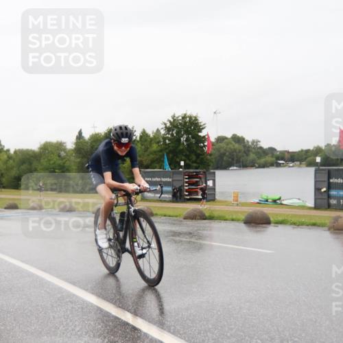 21.06.2025 - 27. Vierlanden-Triathlon H.Heesch http://msf.ph/oto/8014077 15.06.2025 14:00:08 Radfahren 1316 meine-sportfotos.de