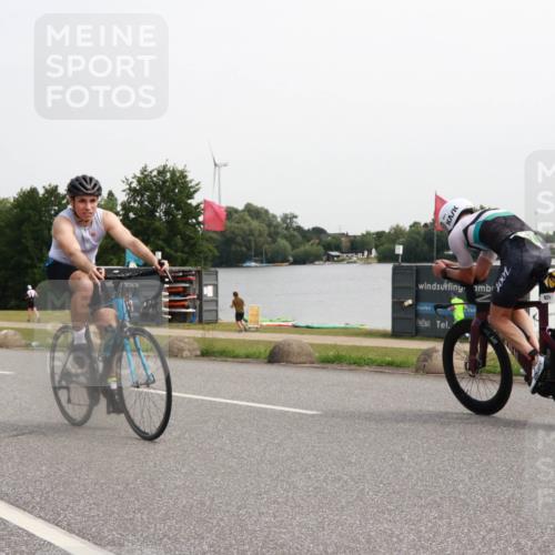15.06.2025 - 27. Vierlanden-Triathlon H.Heesch http://msf.ph/oto/8014085 15.06.2025 11:14:32 Radfahren 19, 380, 663, 855 meine-sportfotos.de