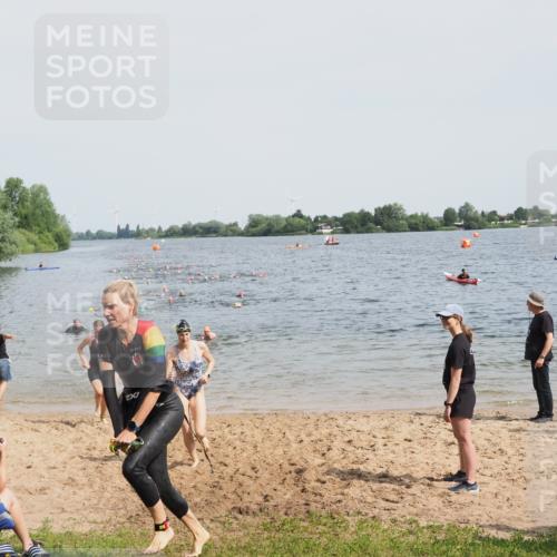 21.06.2025 - 27. Vierlanden-Triathlon MichiJ http://msf.ph/oto/8014086 15.06.2026 10:15:48 Schwimmen 483, 505, 509, 564, 577, 590, 630 meine-sportfotos.de