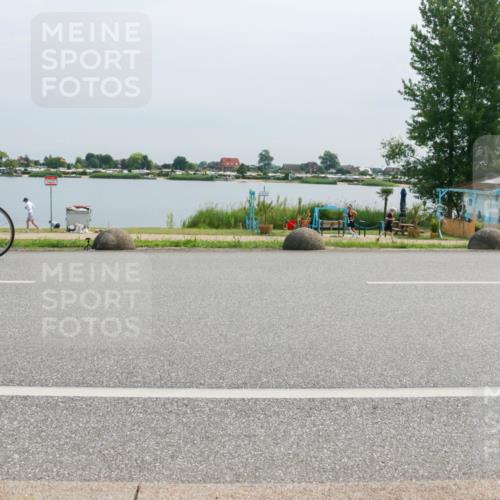 15.06.2025 - 27. Vierlanden-Triathlon H.Heesch http://msf.ph/oto/8014106 15.06.2025 11:09:53 Radfahren 694, 709 meine-sportfotos.de