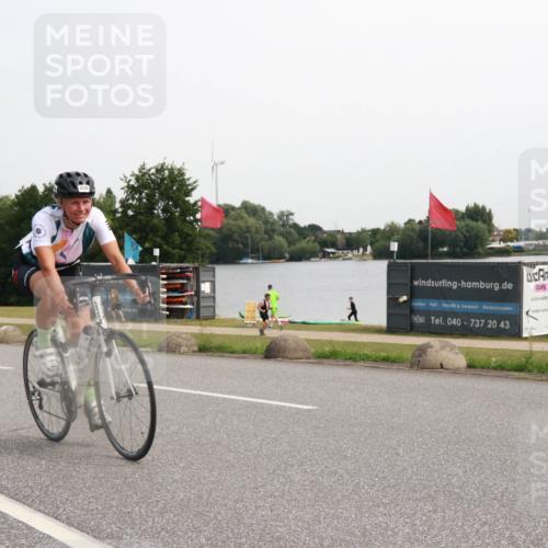 15.06.2025 - 27. Vierlanden-Triathlon H.Heesch http://msf.ph/oto/8014108 15.06.2025 11:14:36 Radfahren 19, 209, 663, 831, 855 meine-sportfotos.de