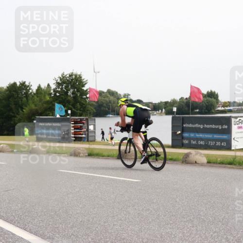 15.06.2025 - 27. Vierlanden-Triathlon H.Heesch http://msf.ph/oto/8014111 15.06.2025 11:14:42 Radfahren 844 meine-sportfotos.de