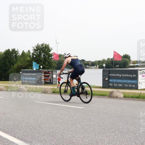 15.06.2025 - 27. Vierlanden-Triathlon H.Heesch http://msf.ph/oto/8014112 15.06.2025 11:14:55 Radfahren 739 meine-sportfotos.de