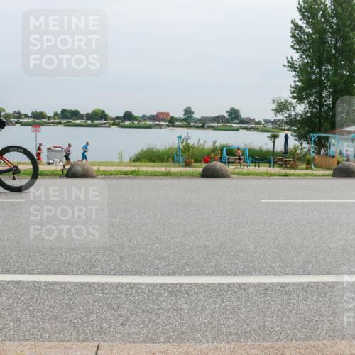 15.06.2025 - 27. Vierlanden-Triathlon H.Heesch http://msf.ph/oto/8014122 15.06.2025 11:09:59 Radfahren 694, 808 meine-sportfotos.de
