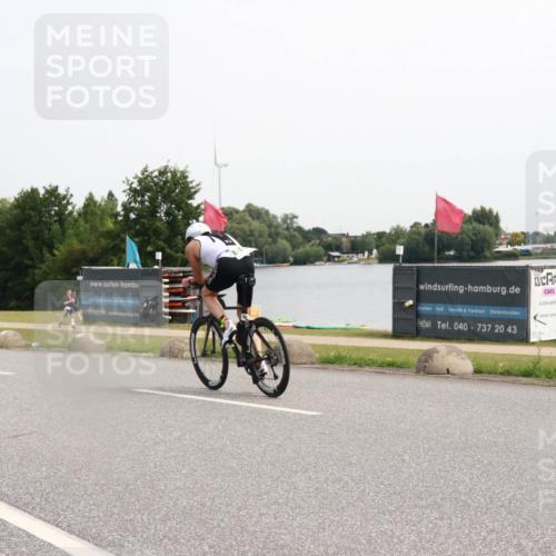15.06.2025 - 27. Vierlanden-Triathlon H.Heesch http://msf.ph/oto/8014124 15.06.2025 11:15:07 Radfahren 728, 866 meine-sportfotos.de