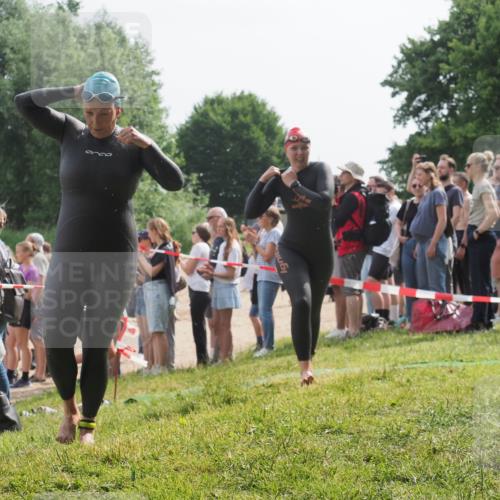 15.06.2025 - 27. Vierlanden-Triathlon KatJ http://msf.ph/oto/8014127 15.06.2025 10:15:03 Schwimmen 476, 521, 525, 528, 570, 592, 593, 597, 605, 1397 meine-sportfotos.de