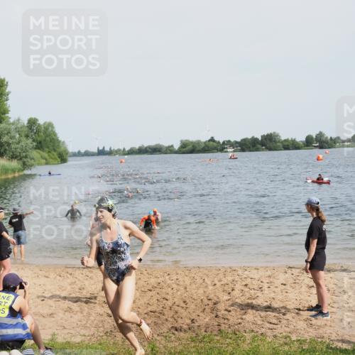 21.06.2025 - 27. Vierlanden-Triathlon MichiJ http://msf.ph/oto/8014131 15.06.2026 10:15:50 Schwimmen 483, 505, 564, 577, 590, 630 meine-sportfotos.de