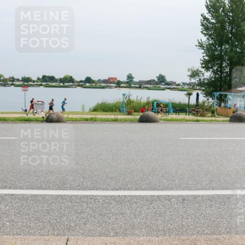 15.06.2025 - 27. Vierlanden-Triathlon H.Heesch http://msf.ph/oto/8014141 15.06.2025 11:09:59 Radfahren 694, 808 meine-sportfotos.de