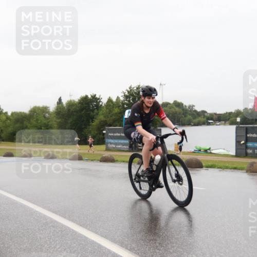 21.06.2025 - 27. Vierlanden-Triathlon H.Heesch http://msf.ph/oto/8014151 15.06.2025 14:04:07 Radfahren 1245 meine-sportfotos.de