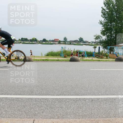 15.06.2025 - 27. Vierlanden-Triathlon H.Heesch http://msf.ph/oto/8014155 15.06.2025 11:10:03 Radfahren 751, 808 meine-sportfotos.de