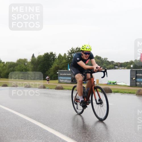 21.06.2025 - 27. Vierlanden-Triathlon H.Heesch http://msf.ph/oto/8014157 15.06.2025 14:04:19 Radfahren 1307 meine-sportfotos.de