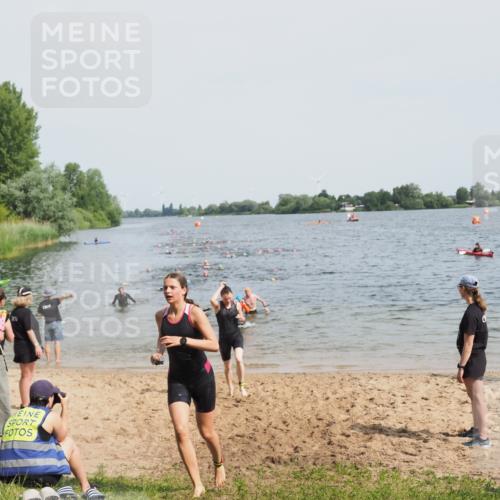 21.06.2025 - 27. Vierlanden-Triathlon MichiJ http://msf.ph/oto/8014165 15.06.2026 10:15:51 Schwimmen 483, 505, 547, 564, 577, 590, 606, 630 meine-sportfotos.de