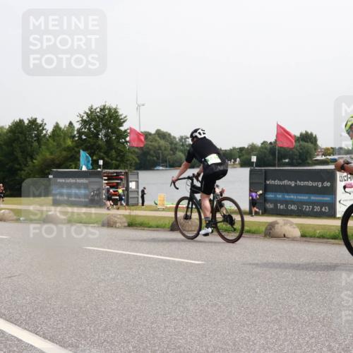 15.06.2025 - 27. Vierlanden-Triathlon H.Heesch http://msf.ph/oto/8014168 15.06.2025 11:15:22 Radfahren 687, 817, 853, 862 meine-sportfotos.de