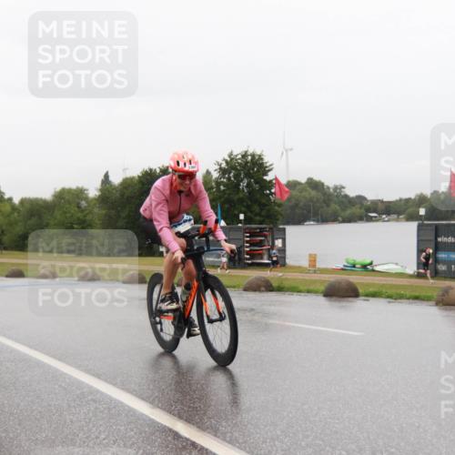 21.06.2025 - 27. Vierlanden-Triathlon H.Heesch http://msf.ph/oto/8014173 15.06.2025 14:07:59 Radfahren 1302 meine-sportfotos.de