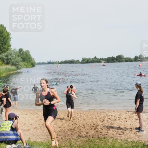 21.06.2025 - 27. Vierlanden-Triathlon MichiJ http://msf.ph/oto/8014176 15.06.2026 10:15:51 Schwimmen 483, 505, 547, 564, 577, 590, 606, 630 meine-sportfotos.de