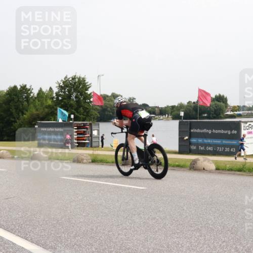 15.06.2025 - 27. Vierlanden-Triathlon H.Heesch http://msf.ph/oto/8014179 15.06.2025 11:15:34 Radfahren 658 meine-sportfotos.de