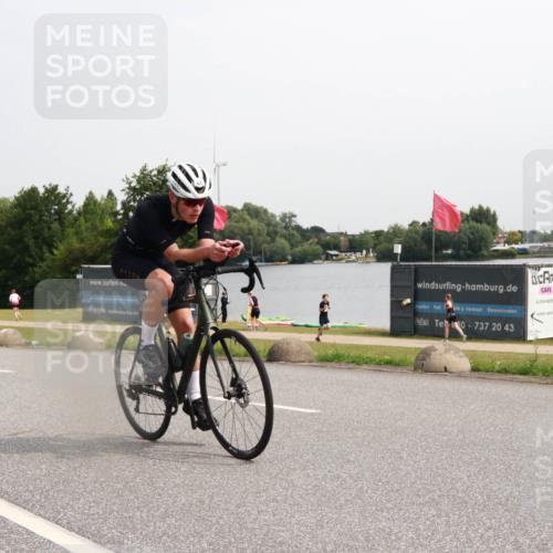 15.06.2025 - 27. Vierlanden-Triathlon H.Heesch http://msf.ph/oto/8014191 15.06.2025 11:15:41 Radfahren 65, 198, 658, 670 meine-sportfotos.de