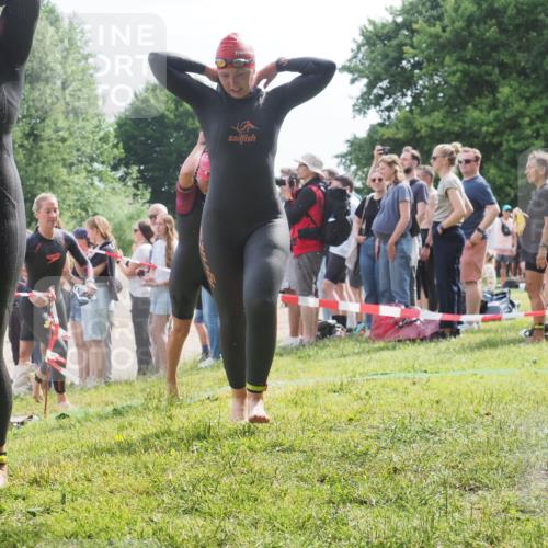 15.06.2025 - 27. Vierlanden-Triathlon KatJ http://msf.ph/oto/8014202 15.06.2025 10:15:04 Schwimmen 476, 521, 525, 528, 570, 592, 593, 597, 605, 1397 meine-sportfotos.de
