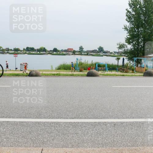 15.06.2025 - 27. Vierlanden-Triathlon H.Heesch http://msf.ph/oto/8014207 15.06.2025 11:10:07 Radfahren 130, 210, 751 meine-sportfotos.de