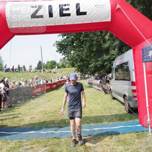 21.06.2025 - 27. Vierlanden-Triathlon MichiJ http://msf.ph/oto/8014220 15.06.2026 11:31:05 Ziel 131, 482, 546 meine-sportfotos.de
