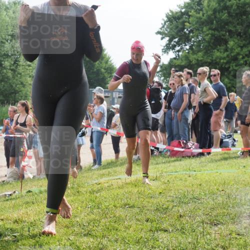 15.06.2025 - 27. Vierlanden-Triathlon KatJ http://msf.ph/oto/8014248 15.06.2025 10:15:05 Schwimmen 476, 521, 525, 528, 570, 592, 593, 597, 605, 1397 meine-sportfotos.de