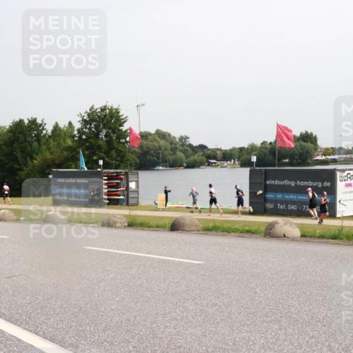 15.06.2025 - 27. Vierlanden-Triathlon H.Heesch http://msf.ph/oto/8014264 15.06.2025 11:16:03 Radfahren 820, 860 meine-sportfotos.de