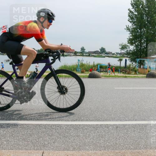 15.06.2025 - 27. Vierlanden-Triathlon H.Heesch http://msf.ph/oto/8014277 15.06.2025 11:10:12 Radfahren 130, 210, 822, 851 meine-sportfotos.de