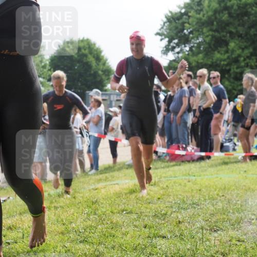 15.06.2025 - 27. Vierlanden-Triathlon KatJ http://msf.ph/oto/8014293 15.06.2025 10:15:05 Schwimmen 476, 521, 525, 528, 570, 592, 593, 597, 605, 1397 meine-sportfotos.de